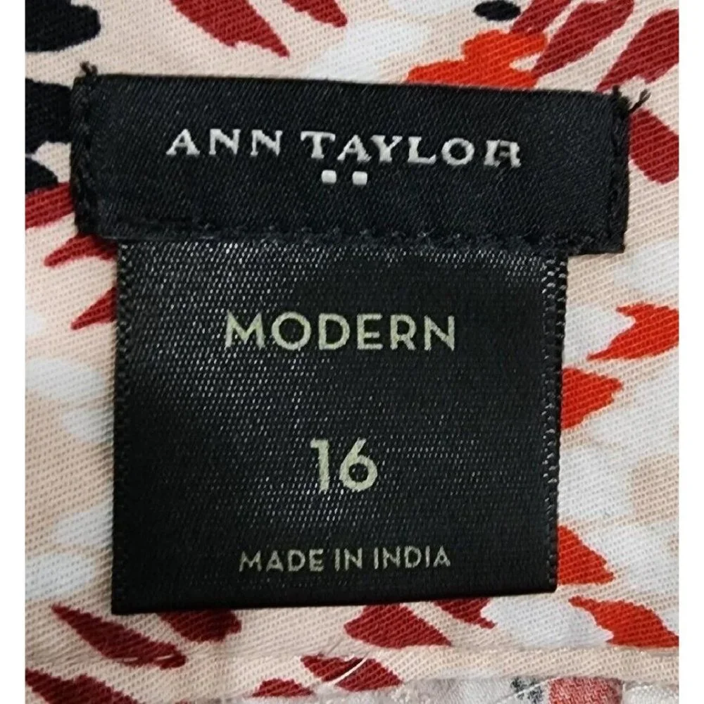 Ann‎ Taylor Women's Modern Style Shorts Pink White Geo Print Stretch Size 16